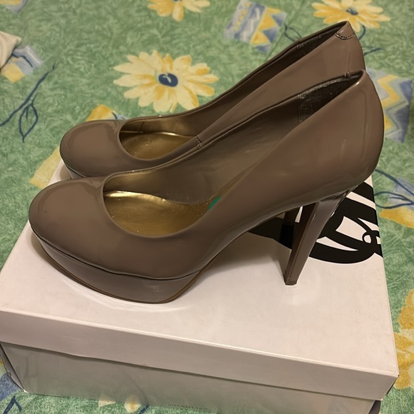 Gently used - Size 8 Women Heels. G by Guess - Picture 2 of 5